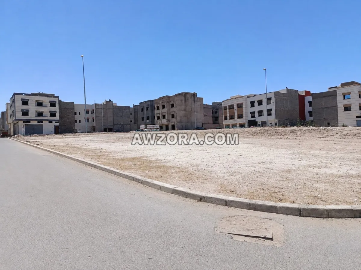 بقعة مجهزة للبيع تيتر المساحة 236 متر r4 3