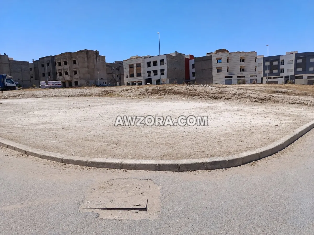 بقعة مجهزة للبيع تيتر المساحة 236 متر r4